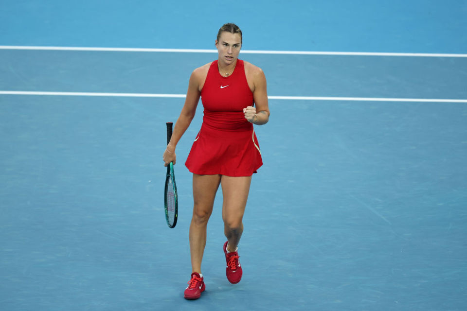 亚博体育-重要助攻引发热议！，阿扎伦卡在德国队比赛中夺冠观众掌声雷动-亚博体育